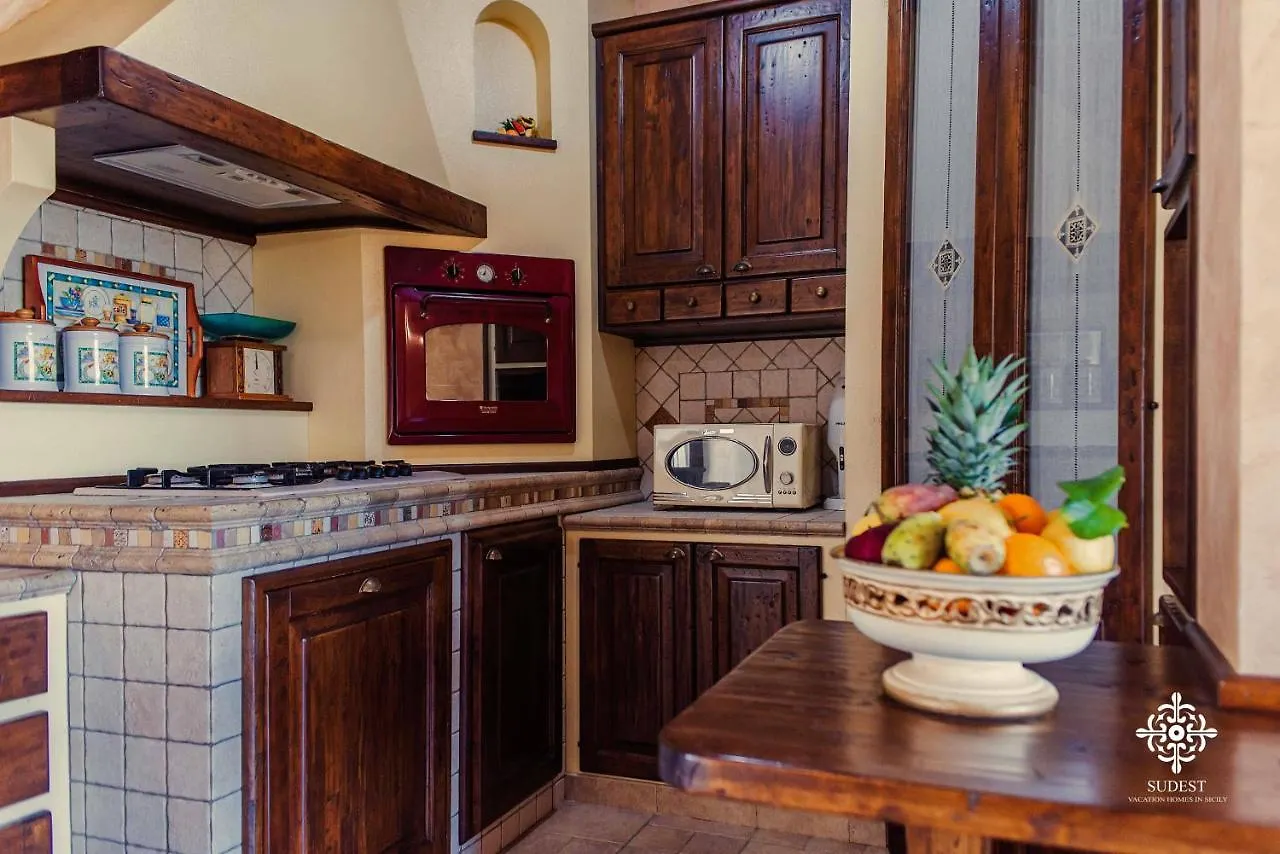 Villa Clara Country Retreat Solarino 0*,  İtalya